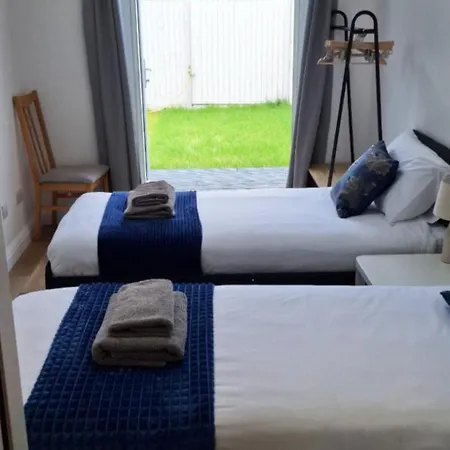 New 3 Bedrooms Flat In Ashford Near Heathrow Exterior photo