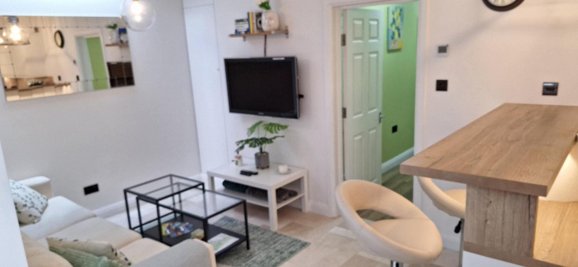 New 3 Bedrooms Flat In Ashford Near Heathrow